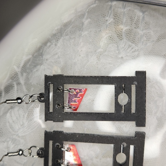 These earings kill me! - Picture 2 of 3